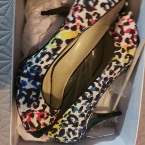 Nine West rainbow cheetah print peep toe heals